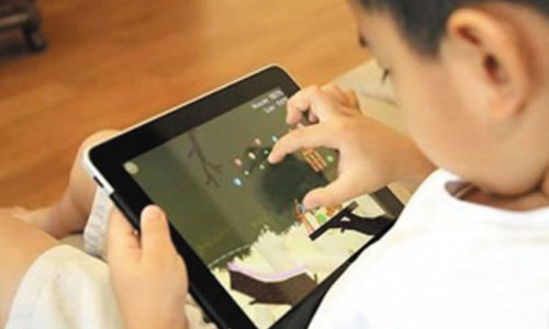 小孩暑假愛玩手機、iPad